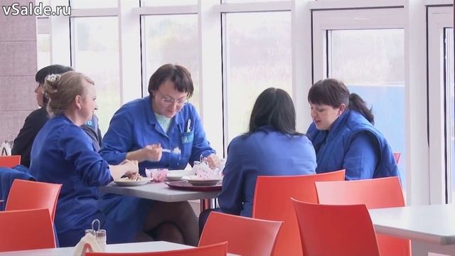 После многолетнего ремонта открылась столовая в самом крупном цехе ВСМПО смотреть онлайн