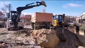 Новый экскаватор с гидромолотом от компании Стройарсенал - аренда в Севастополе и Симферополе