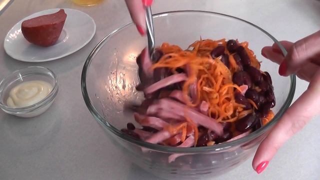 Быстрый салат с фасолью и колбасой. 5 минут и готово / Salad with beans and sausage. Eng sub