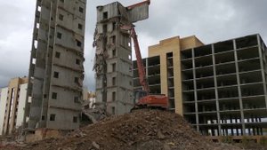 снос 9 этажки опасненько