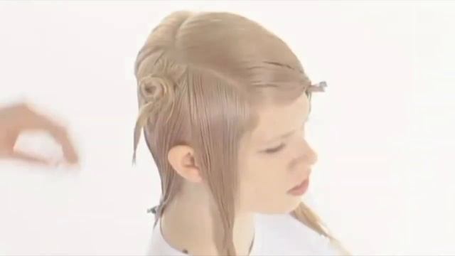 10 САМЫХ МОДНЫХ ЖЕНСКИХ СТРИЖЕК / ТОПОВЫЕ СТРИЖКИ смотреть онлайн