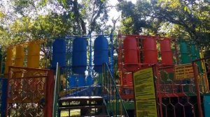 Катаемся на аттракционах.