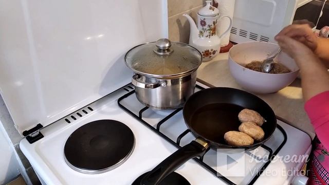 КОТЛЕТЫ  ПО  ДЕРЕВЕНСКИ