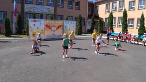 "Танец с обручем" исполняют группа "Золотой ключик", дети 5-6 лет