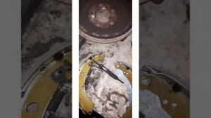 замена задних тормозных колодок и тормозного цилиндра шкода рапид.