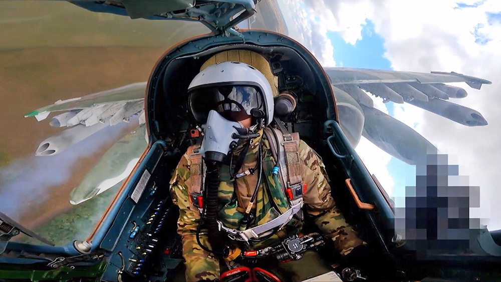 Штурмовики Су-25 эффективно уничтожают военные объекты / События на ТВЦ