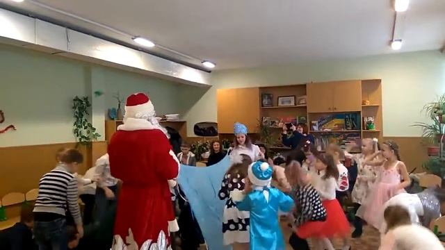 Праздник 'Новый год' для детей с аниматорами часть 13 смотреть онлайн