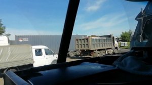 Freightliner Century в контейнерной работе. Ремонт петель дверей и пальцев прицепа.