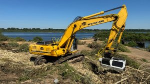 Экскаватор New Holland с гидравлическим мульчером NIUBO
