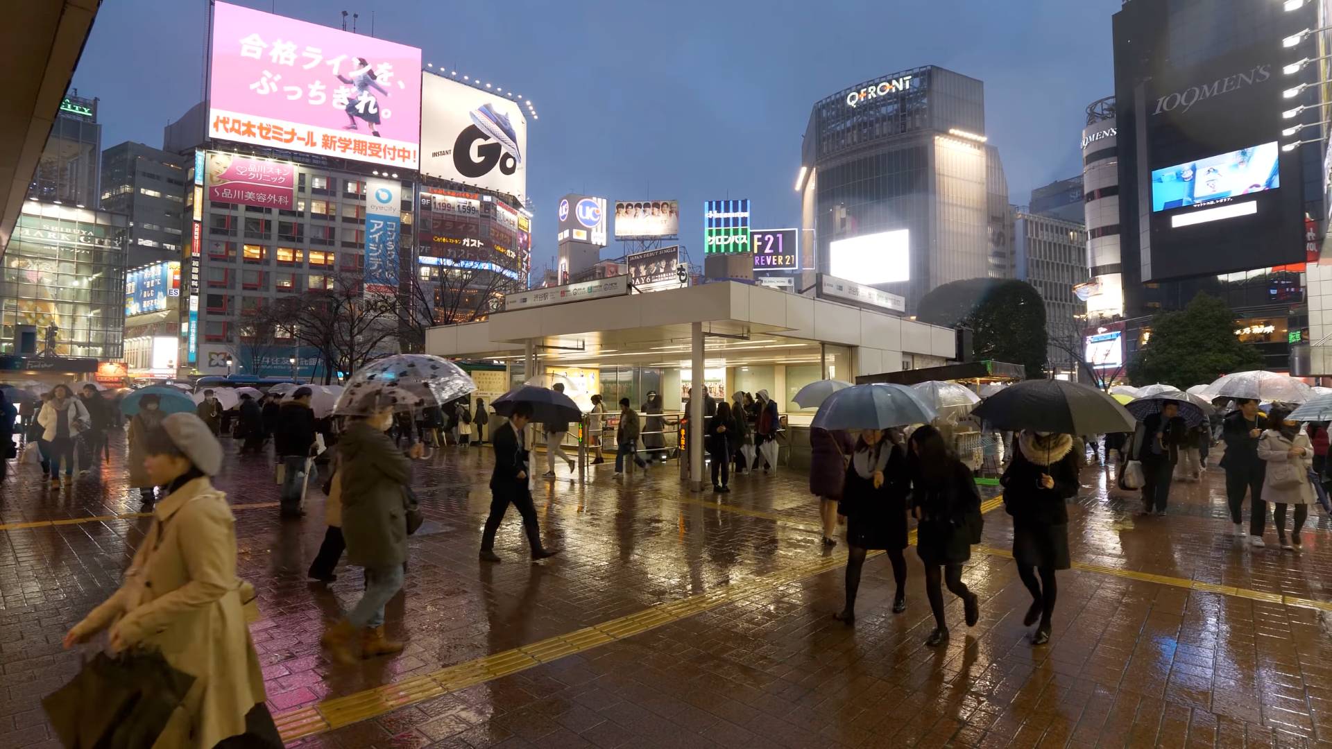 2K・ Дождливая ночь в Токийской Сибуя смотреть онлайн