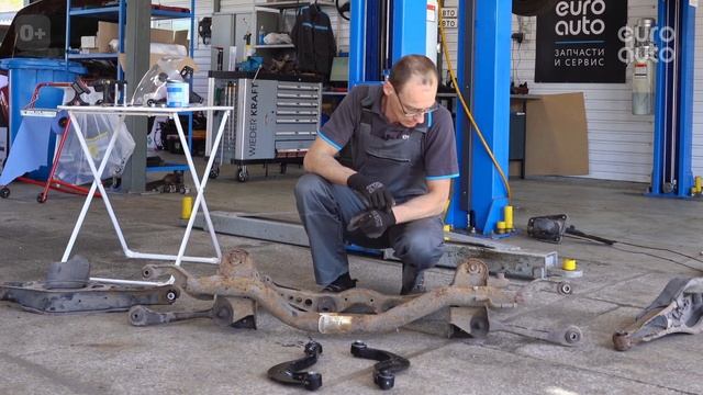 Замена развальных болтов на задней подвеске. Ремонт автомобиля с ЕвроАвто смотреть онлайн