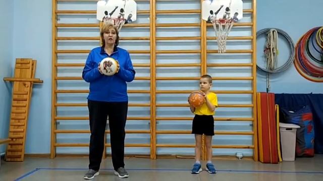Упражнения с мячом для детей 5-6 лет. Зверева М.С. смотреть онлайн