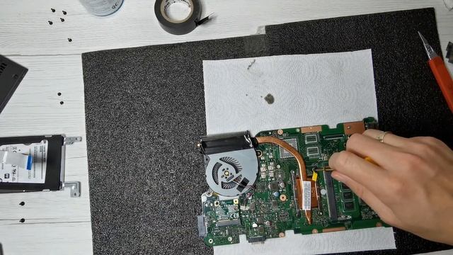 Asus X554L notebook SSD tuning, karbantartás / SSD X554L notebook SSD Upgrade, maintance смотреть онлайн