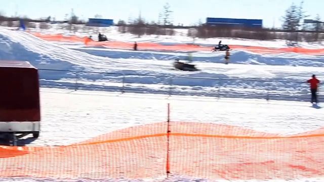 СНЕГОХОДНЫЙ КРОСС В НОВОМ УРЕНГОЕ. SNOWMOBILE CROSS IN NOVY URENGOY смотреть онлайн