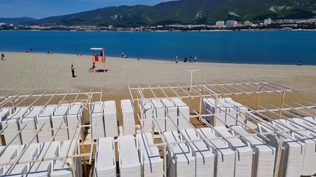 ГЕЛЕНДЖИК! ЛЕТО ПРИШЛО! ЖАРА! ТОЛПЫ ЗАГОРАЮТ И КУПАЮТСЯ! ПОГОДА 26.04.2023 ТЕМПЕРАТУРА ВОДЫ смотреть онлайн