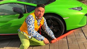 13+ Red Man put a Stick under Wheel Car VS Mr. Joe on Lamborghini Huracan