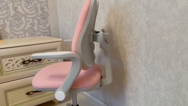 Видеоотзыв о кресле детском Fun Desk Mente смотреть онлайн