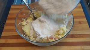 ПРОСТОЕ СЫТНОЕ БЛЮДО ИЗ КАРТОФЕЛЬНОГО ПЮРЕ С СЫРОМ И КОЛБАСОЙ