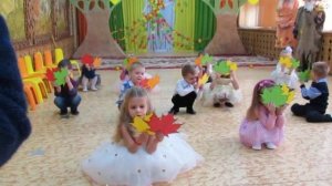 Танец с листочками