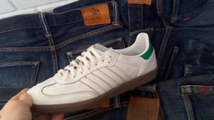 Ретро кроссовки и японский деним.