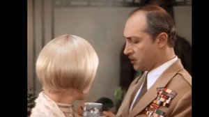 Сыграйте нам что-нибудь трогательное.