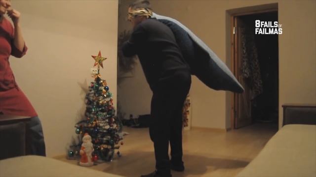 The Ultimate Christmas Fail Compilation - The 8 Fails Of Failmas