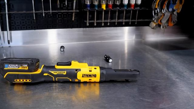 DeWalt DCF510 20V Sealed Head Cordless Ratchet Review смотреть онлайн