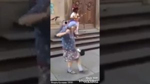 Бабушка танцует ....