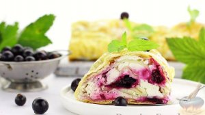 Завернём и запечём. 
РУЛЕТ ИЗ ЛАВАША С ТВОРОГОМ И СМОРОДИНОЙ