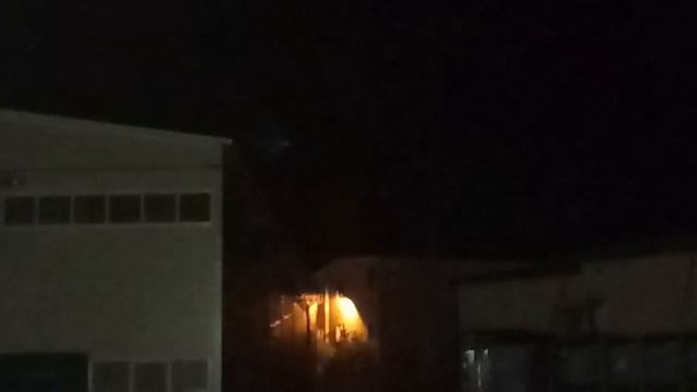 Падение метеорита или мусора. смотреть онлайн