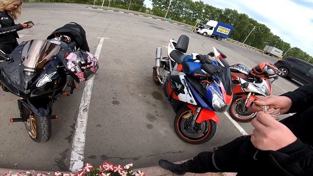 Мотодевушка на СПОРТБАЙКЕ.Прохват по трассе с подписчиком.