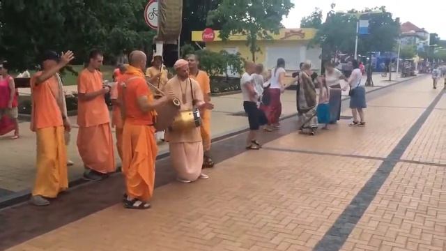 Харинама в Паланге, Литва 04.07.2021 / Palanga, Lithuania - Harinama Tour 07/04/2021 смотреть онлайн