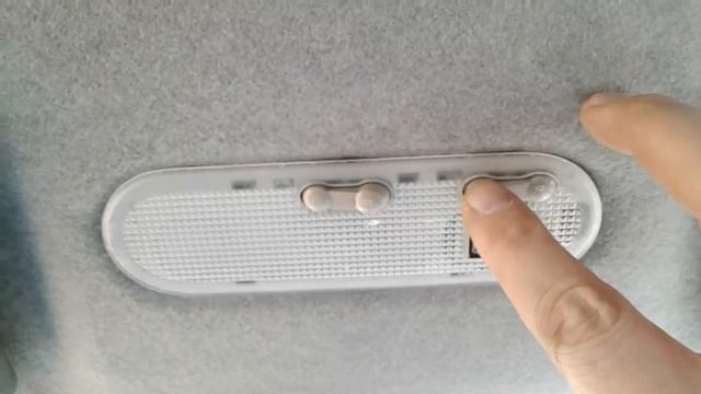 Вольтметр в плафон освещения салона на Рено Логан! смотреть онлайн