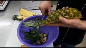 Как  нарезать ананас на праздничный стол легко и красиво
