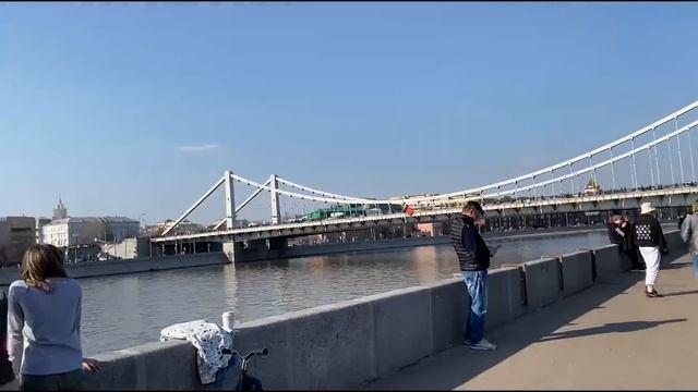 Андрей Кир. Крутой уличный музыкант. Танцуют все! Cover dance - Pasadena Maywood.