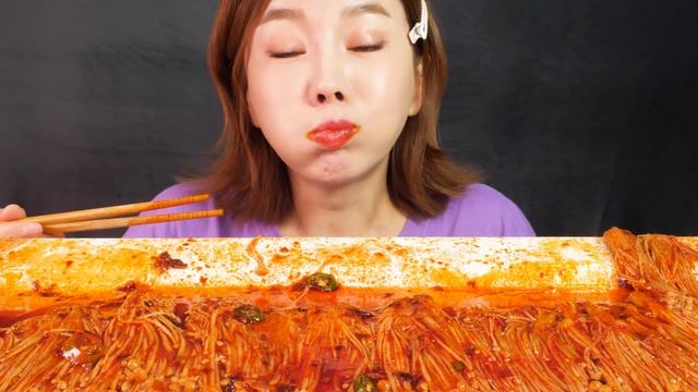 [Mukbang ASMR] 마라팽이버섯?SPICY ENOKI MUSHROOMS] FIRE SAUCE Eatingshow eatingsound Ssoyoung
