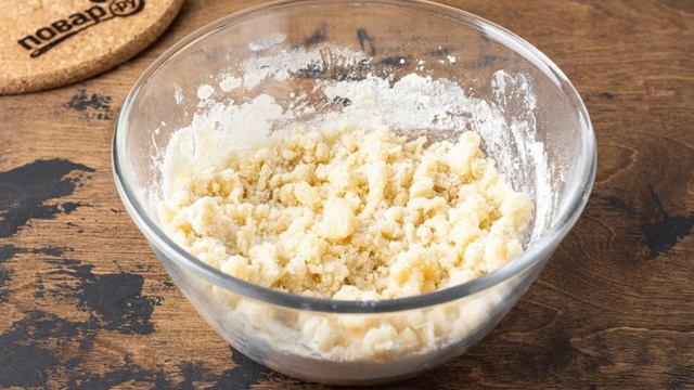 Насыпной пирог с клубникой