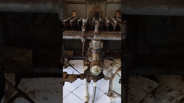 Как почистить газовую колонку. Чистим радиатор газовой колонки.PG6-Z12/R3. смотреть онлайн