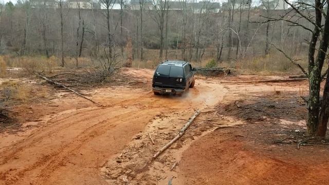 2000 chevy suburban 4x4 mudding off road