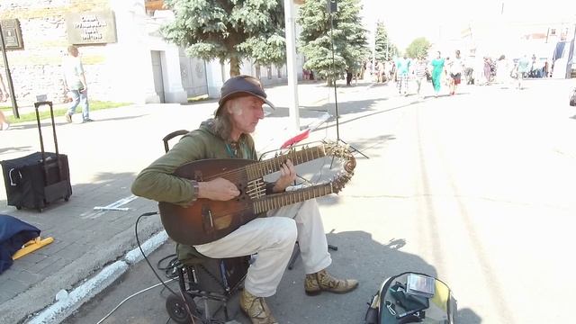 Пешком по Елабуге. Звучит на улице садора... mp4