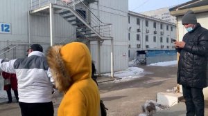Работники компаний, которые обслуживали стройку Абу-Даби Плаза, требуют свои зарплаты