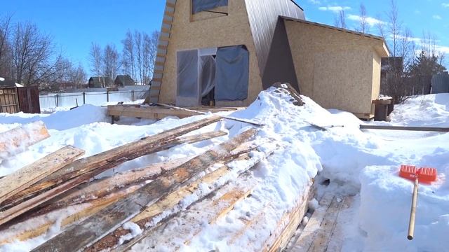 Устанавливаем ветрозащиту на внутренние стены каркаса