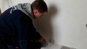 Как достать поштукатуренный маяк из держателя маяка.