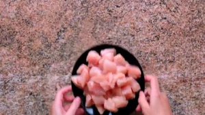 Куриная грудка с шампиньонами. Нежнейшее мясо курицы отлично сочетается с ароматными шампиньонами.