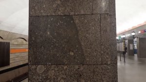 Странные пятна на граните