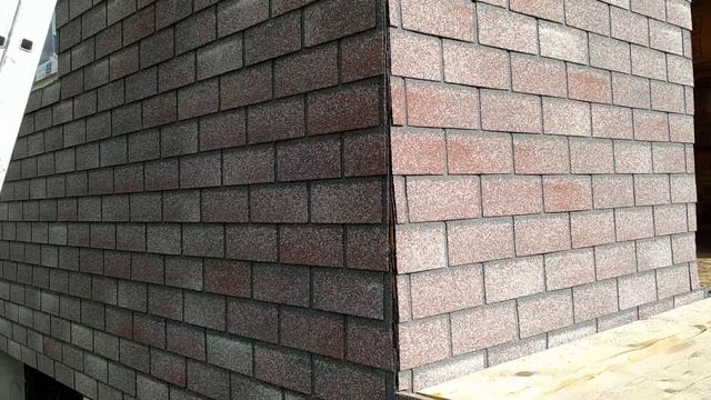 Продается строящийся двухэтажный дом с балконом, площадью 120 м.кв. с земельным участком ИЖС 10 сот