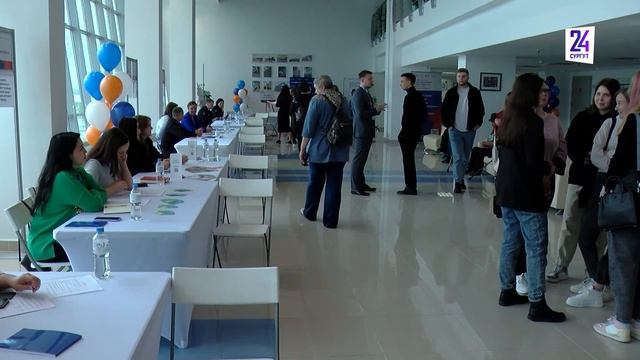 В Сургуте прошла ярмарка вакансий. Кого ищут на рынке труда? смотреть онлайн