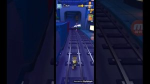 играю в игру где надо бегать от охранника