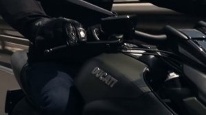 Мотоцикл Ducati Diavel Carbon 2016 (промо видео)