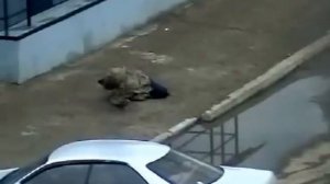 Упал в люк. Прикол